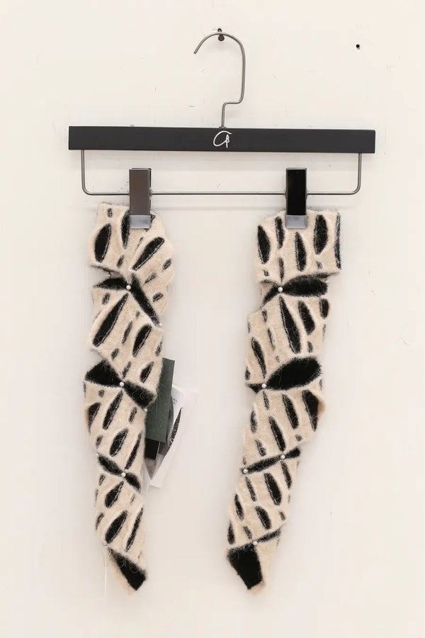 RUI Spiral Animal Print Sleeve Warmer RAW23KN04 Off White & Black